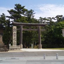 神門通りの突き当たりにある鳥居