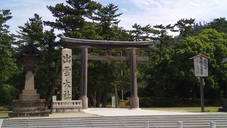 派手さのない、日本随一の神社
