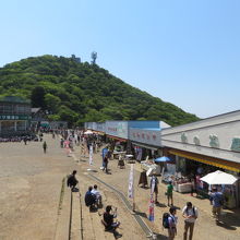 食堂・お土産屋が並んでいるうちの一軒です