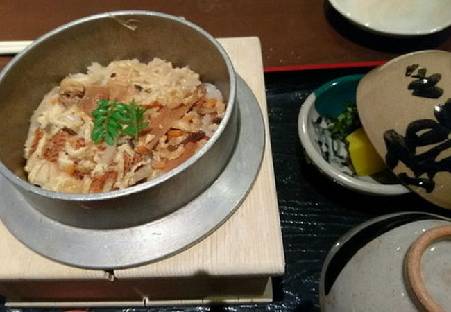 あなごを食べる。”