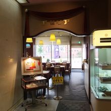 ホテルの１階。