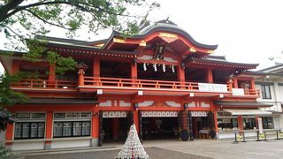 立派な庭園のある神社です。
