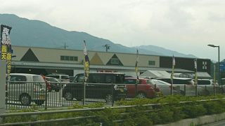 中央と南アルプスの見える道の駅