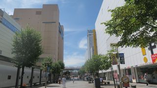 週末は賑わう通り