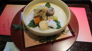 落ち着いた空間で　ゆっくり食事ができる　美濃吉　京王新宿店