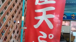 公設市場の少し奥にあります