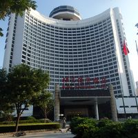 正面のバス停から撮影