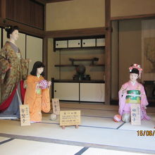 奥の間、妻と娘