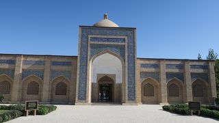 ラビハウズからタクシーで15000スムでした