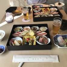 ランチ御膳です。アユの天ぷらがありました