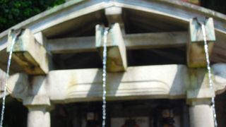 願いをこめてお水を飲みましょう