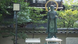 境内の外にあります