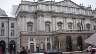 ミラノが誇る世界的に有名なのオペラの殿堂です。