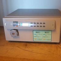 金庫は押入れの下の方にありました。標準的な暗証番号式です。