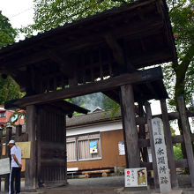 碓氷関所の門