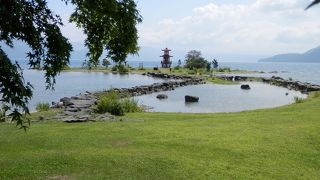 彫刻公園を歩いていると直ぐに目につく