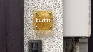 パラソルが目印。