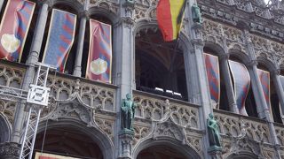グランプラスの目立つ建物です。ブリュッセルの歴史やら工芸やら小便小僧関連の展示があります。
