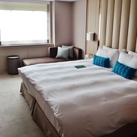 スーペリアルーム・ダブルベッドです。清潔で広く快適。