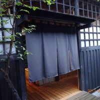 客室から個室露天風呂を望む・・・風情のあるのれん