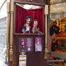 有名なギニョル(人形)博物館も旧市街地にありました