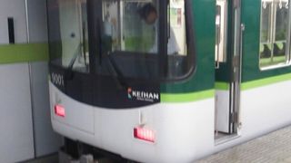 2016年10月22日の土曜日の淀屋橋22時58分発急行淀行き～ロングシートの７両編成の電車が使用されていますが、比較的乗り心地が良かったです～