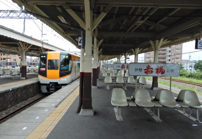 何もない駅ですが…4番ホームに唯一 コンビニ！ 助かります