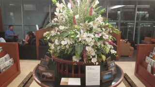 入口に立派な花が飾られていました