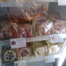 堂島アイスロールの冷蔵ケース