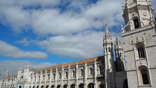 午前中で入場待ちの列ができていました