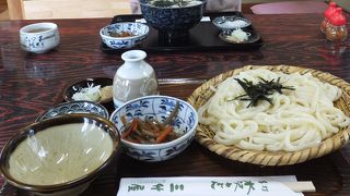 安価でおいしい水沢うどん。