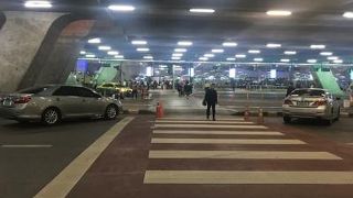 深夜でも混雑。