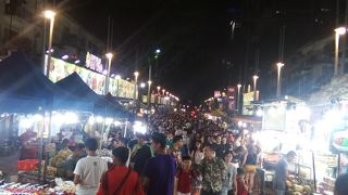 100㍍ほどの屋台