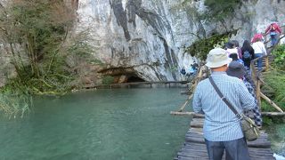 外から見ただけなので洞窟の中はわかりません