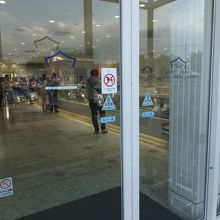 ガラス張りでおしゃれ。