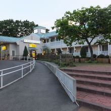 なんと宿泊施設の併設です。