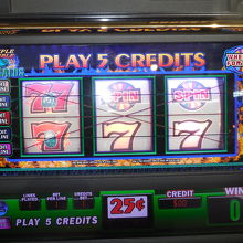 スロットマシーン