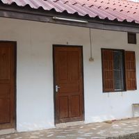 長屋風の平屋建てです