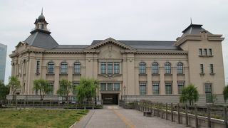 二代目新潟市庁舎をモチーフに