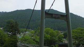 吊り橋ですがあまり揺れません。澤の井ガーデンから対岸へ。