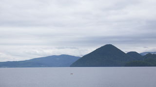 湖畔の『噴水公園』で遊ぶ。