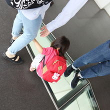 足元にガラス張りの部分が……