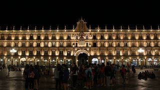 夜のライトアップが美しかったです