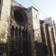 リスボン大聖堂の隣にある教会