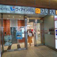 駅からの入り口
