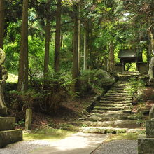 門前の仁王像。素晴らしいのでもう一枚アップした