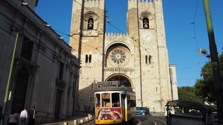 トラムと大聖堂のフォトスポット