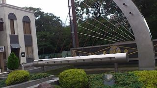 ハープのモニュメント