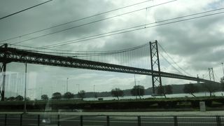 テージョ川に架かる長い橋