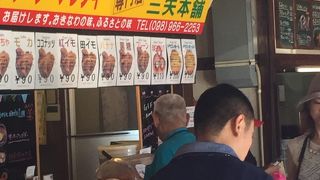 揚げたてサーターアンダギー